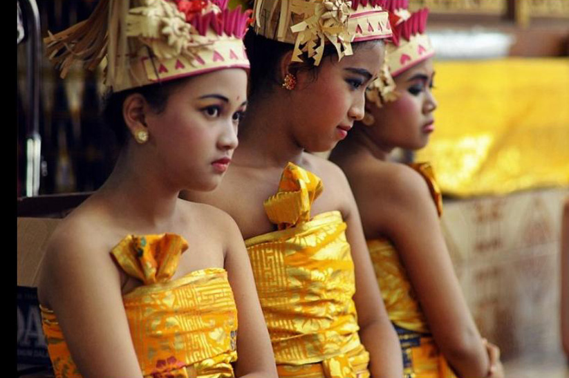 Gadis Adat Bali Hindu